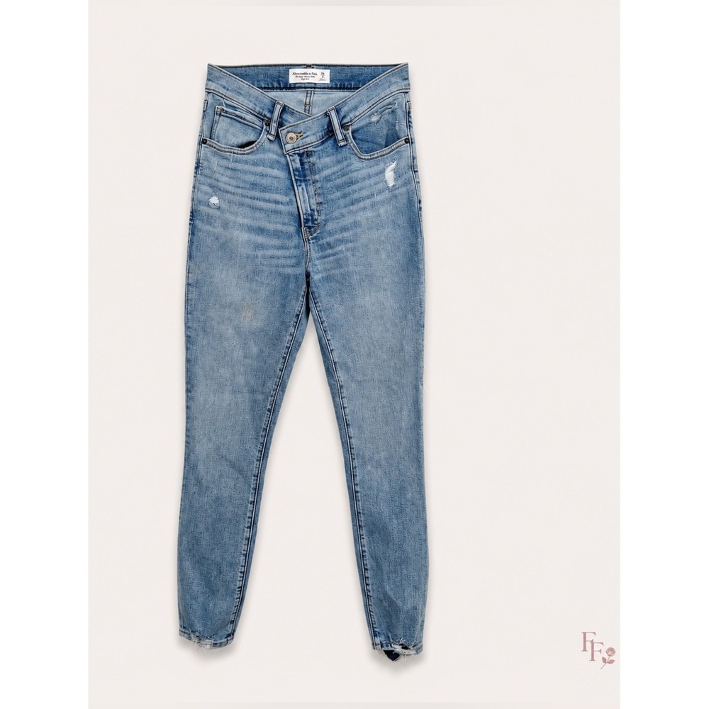 Abercrombie & Fitch Super Skinny Ankle High Rise Jeans Distressed Light Wash 26